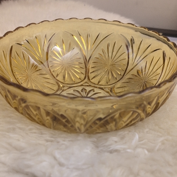 VINTAGE AMBER GLASS BOWL - Picture 1 of 4